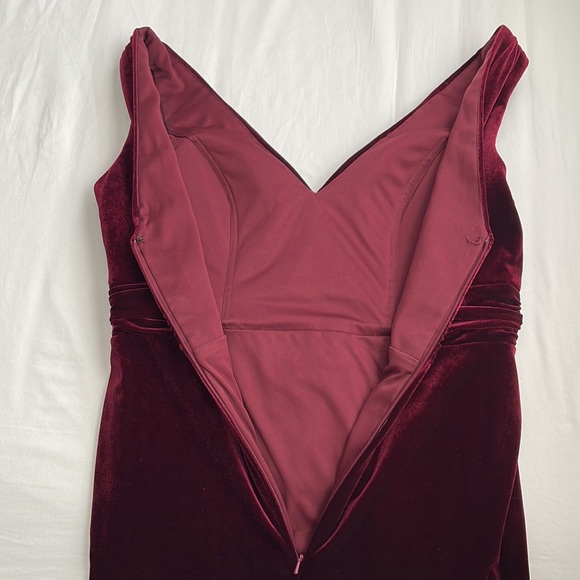 V Neck Burgundy Velvet RenzRags Bridesmaid Dress Size 10 - Picture 9 of 12